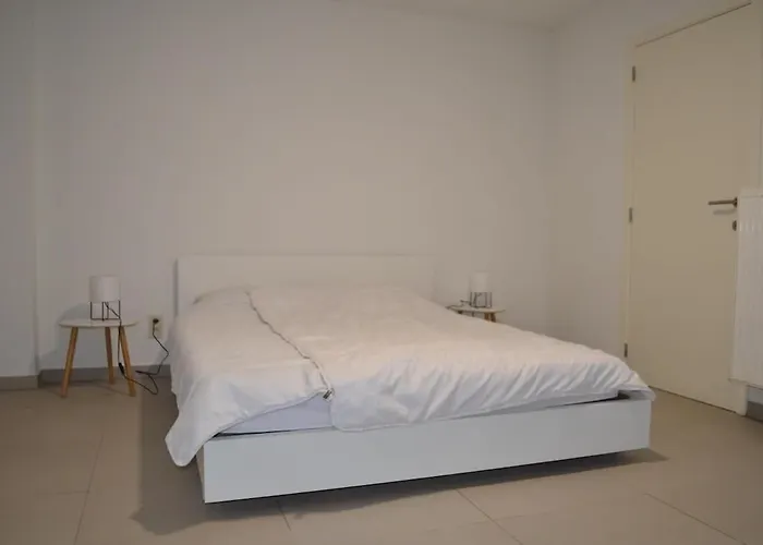 Apartment Cozy For 4 Steps From The