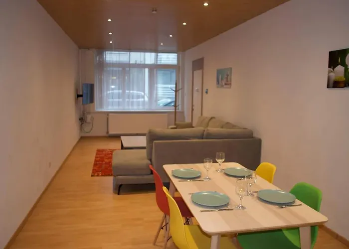 Apartment Cozy For 4 Steps From The